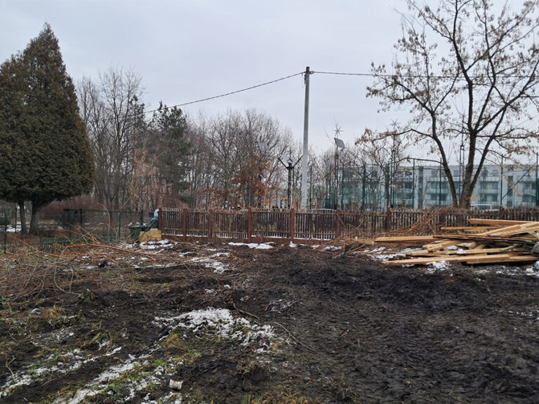 Zdjęcie prac budowlanych na działce pod inwestycję - stan z marca 2025.